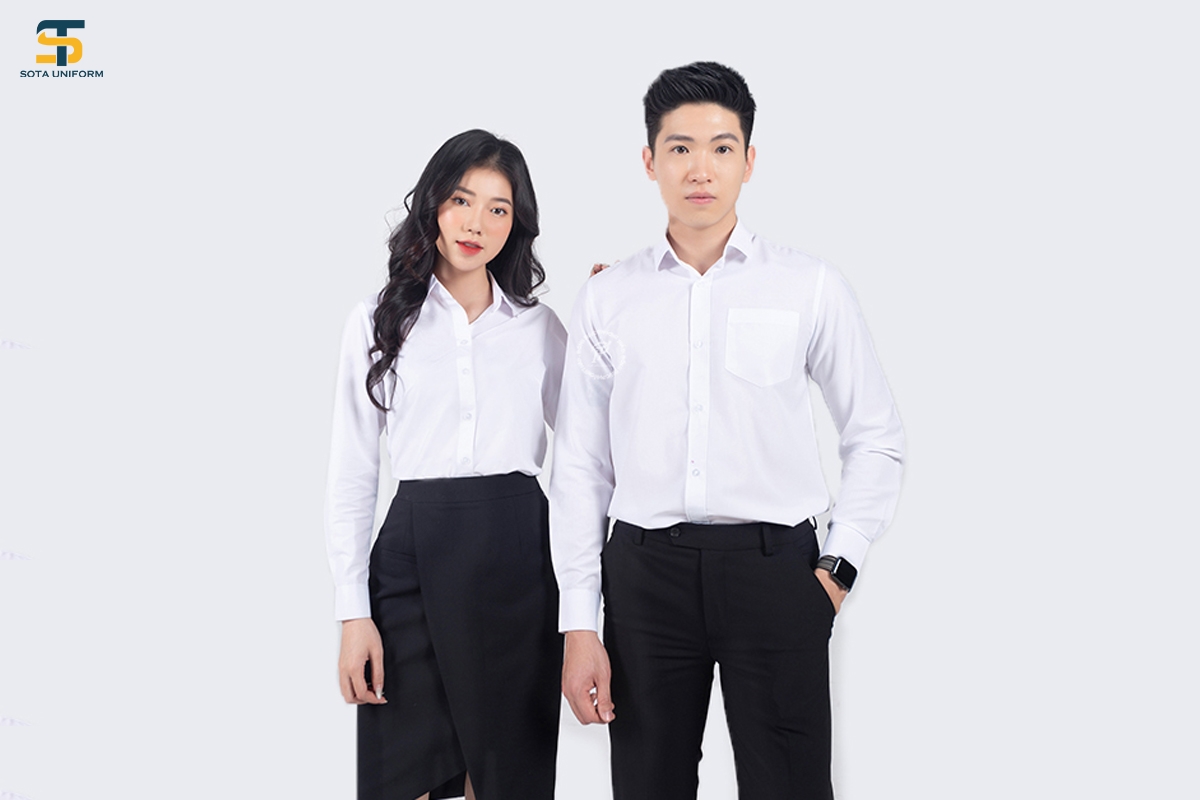 Đồng phục màu trắng đen được đa số doanh nghiệp lựa chọn nhờ sự sang trọng và chuyên nghiệp vốn có.