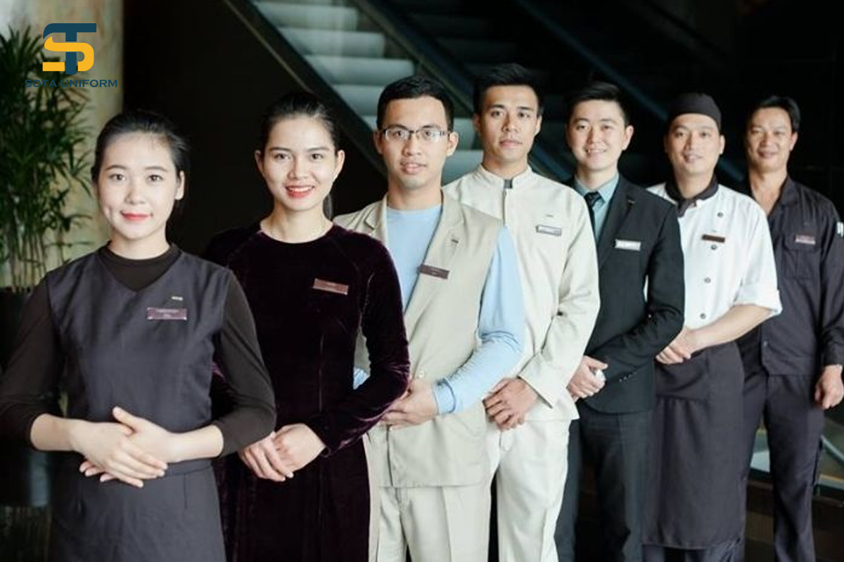 Đồng phục khách sạn thường có số lượng ít bởi có nhiều bộ phận khác nhau.