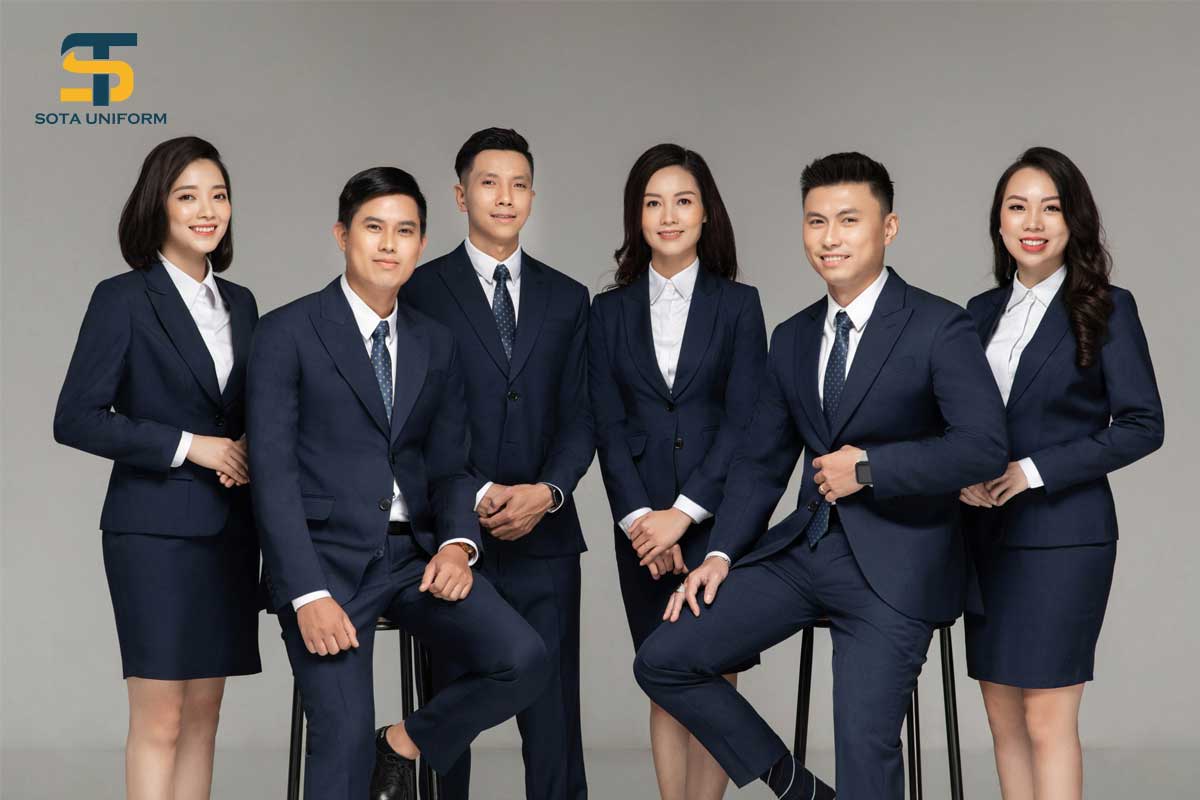 Chất liệu phù hợp với đặc trưng ngành nghề sẽ tạo nên một bộ đồng phục sang trọng và chuyên nghiệp.