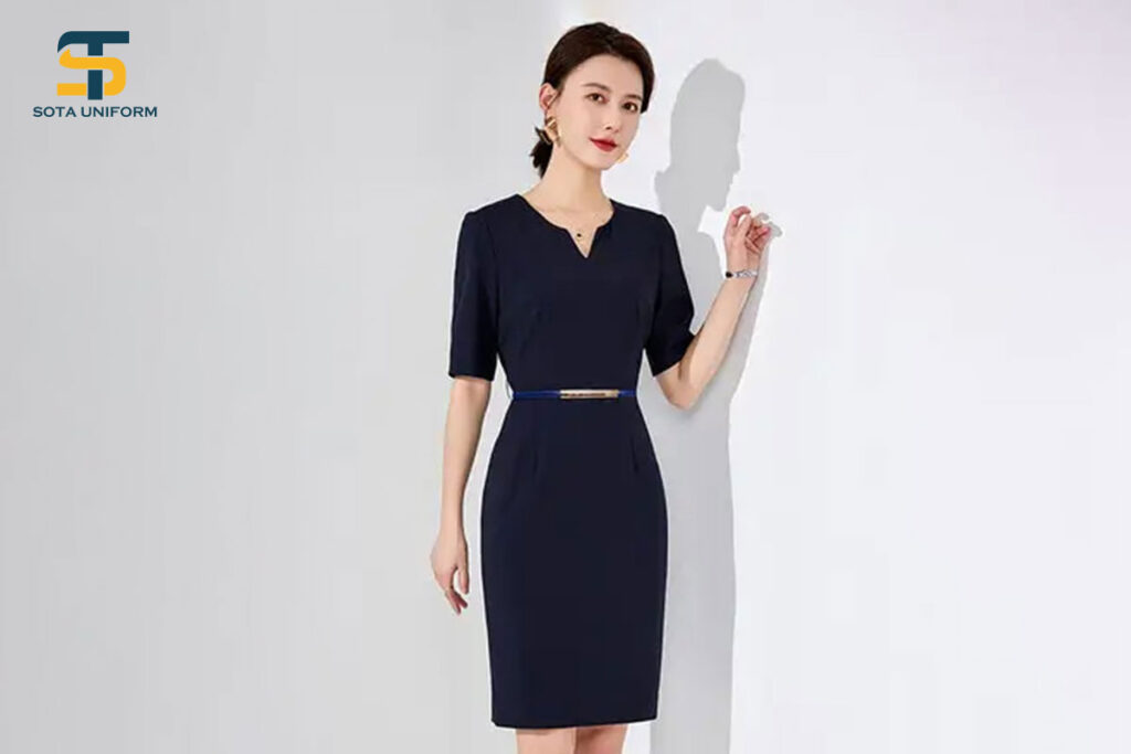 Đầm đồng phục công sở sang trọng và thanh lịch.